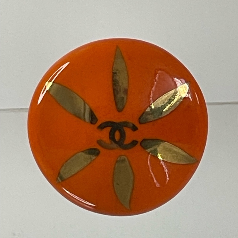 CHANEL Paris CC 1997 Gold Plated Orange Ceramic Earrings - Picture 2 of 10